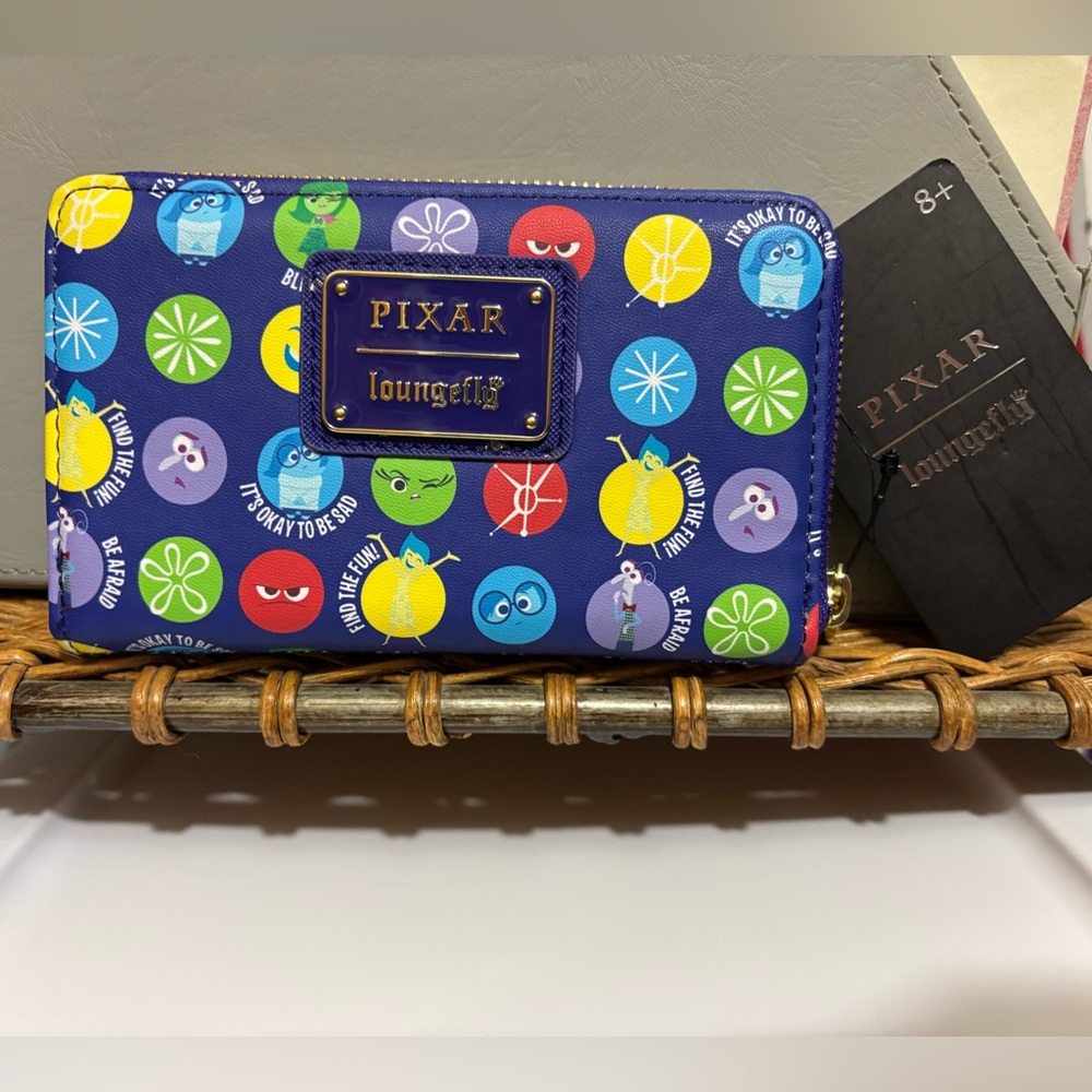 Lounge fly wallet